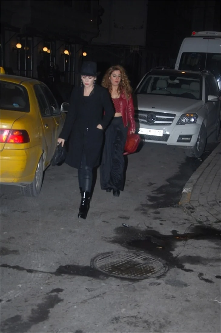 Bergüzar Korel'in partisine ünlü akını!