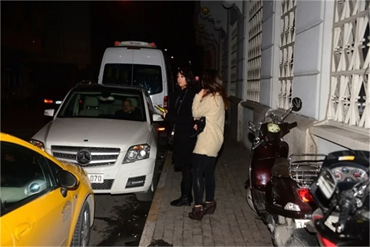 Bergüzar Korel'in partisine ünlü akını!
