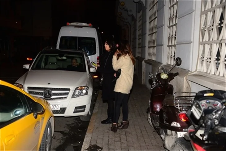 Bergüzar Korel'in partisine ünlü akını!