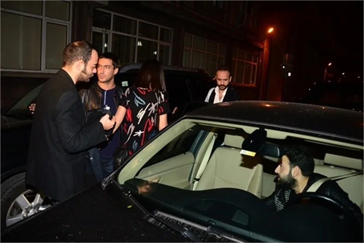 Bergüzar Korel'in partisine ünlü akını!
