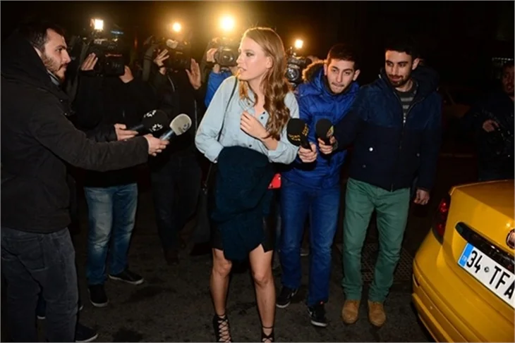 Bergüzar Korel'in partisine ünlü akını!