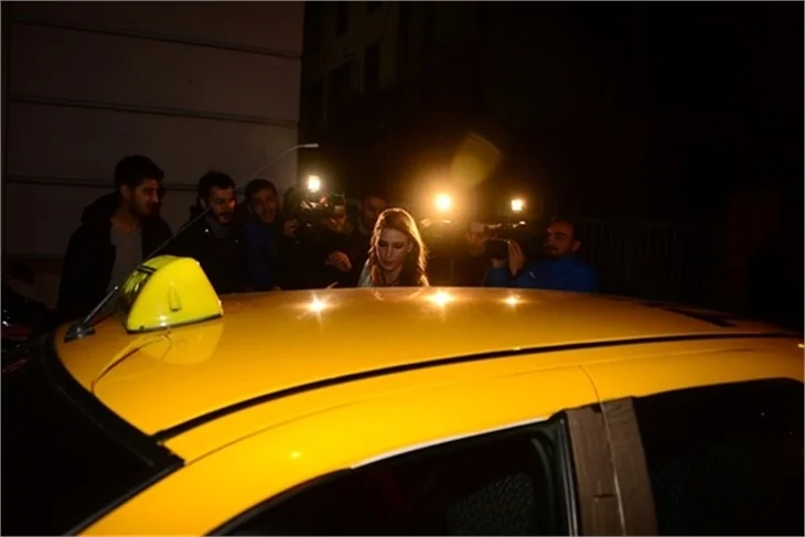 Bergüzar Korel'in partisine ünlü akını!