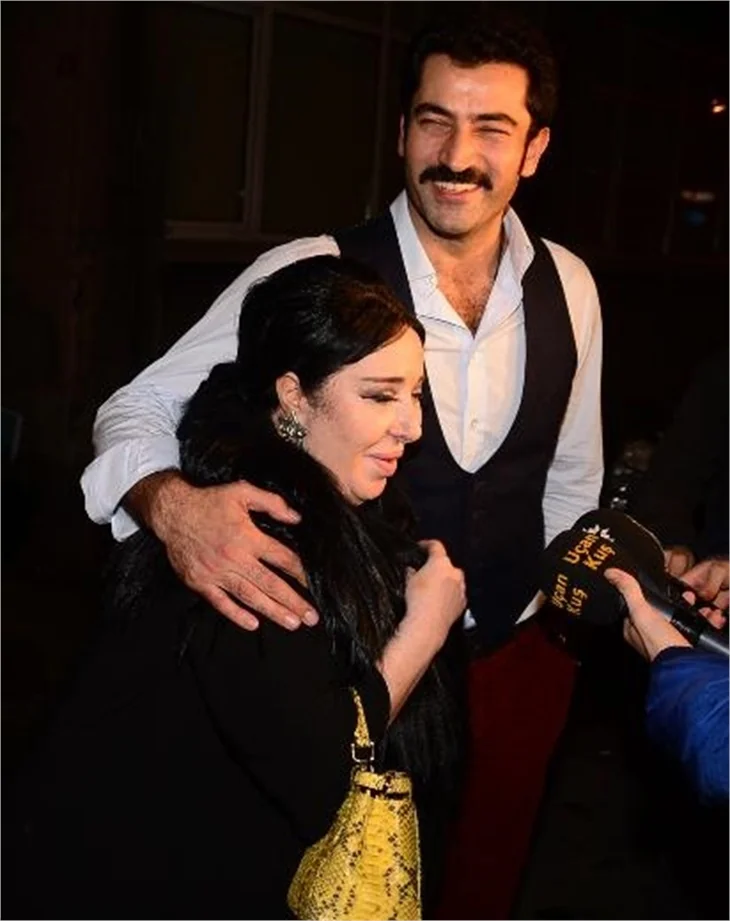 Bergüzar Korel'in partisine ünlü akını!