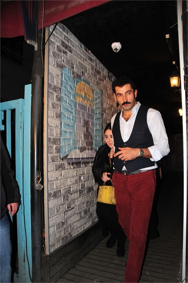 Bergüzar Korel'in partisine ünlü akını!