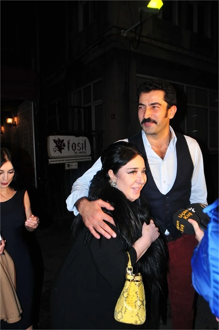 Bergüzar Korel'in partisine ünlü akını!