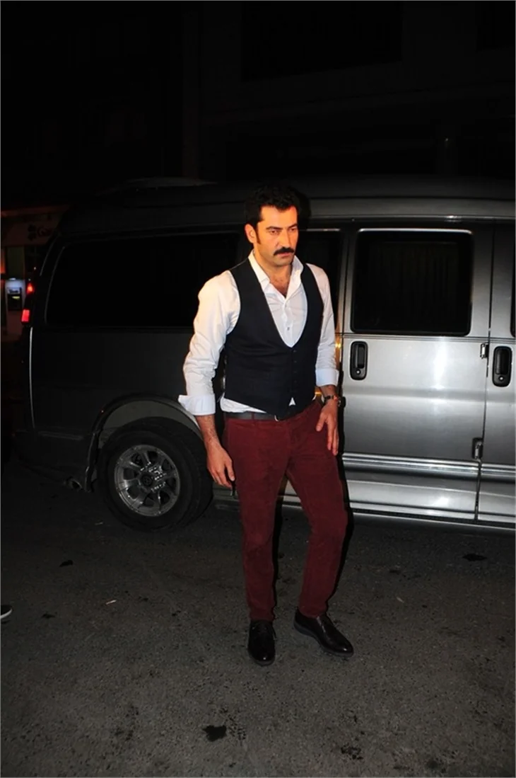 Bergüzar Korel'in partisine ünlü akını!