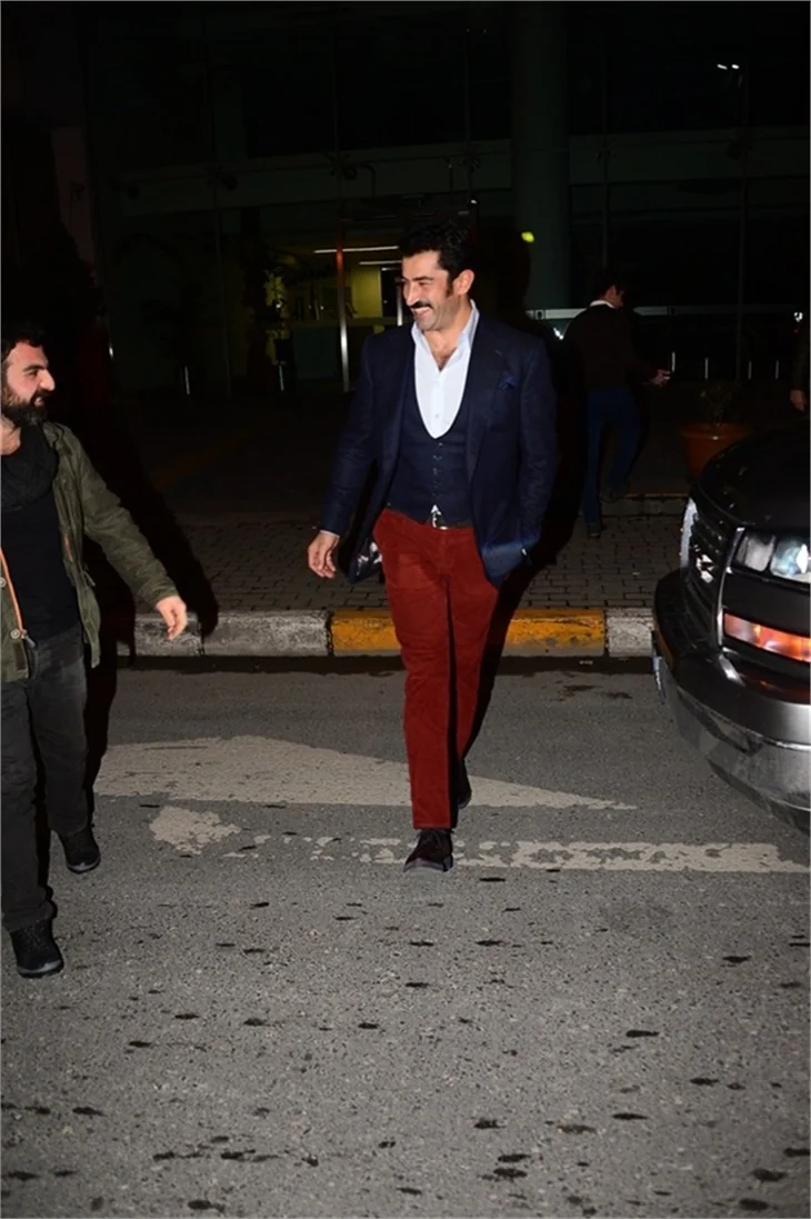 Bergüzar Korel'in partisine ünlü akını!