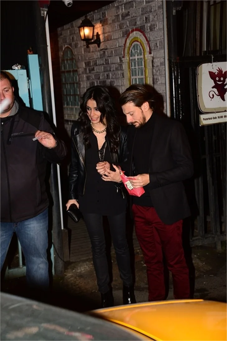Bergüzar Korel'in partisine ünlü akını!