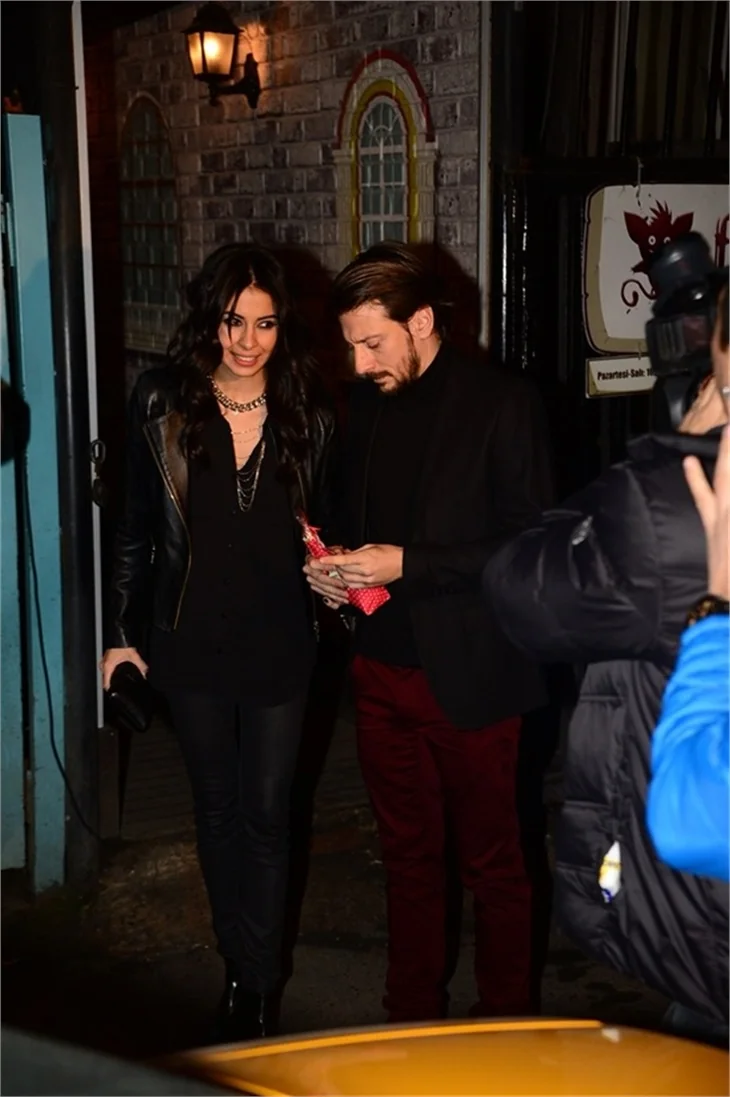 Bergüzar Korel'in partisine ünlü akını!