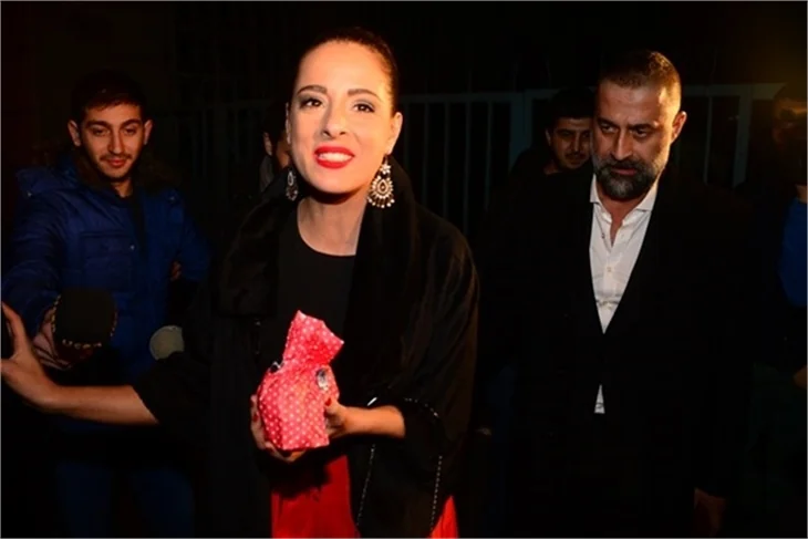 Bergüzar Korel'in partisine ünlü akını!