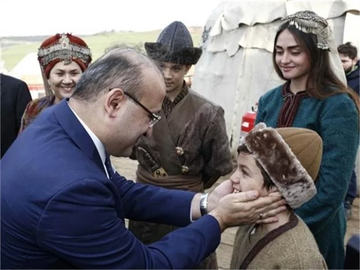 Diriliş "Ertuğul" dizi setine sürpriz ziyaret