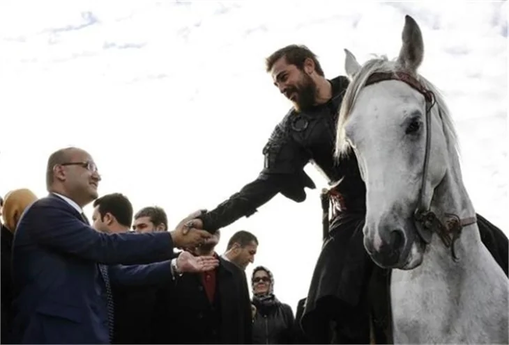 Diriliş "Ertuğul" dizi setine sürpriz ziyaret