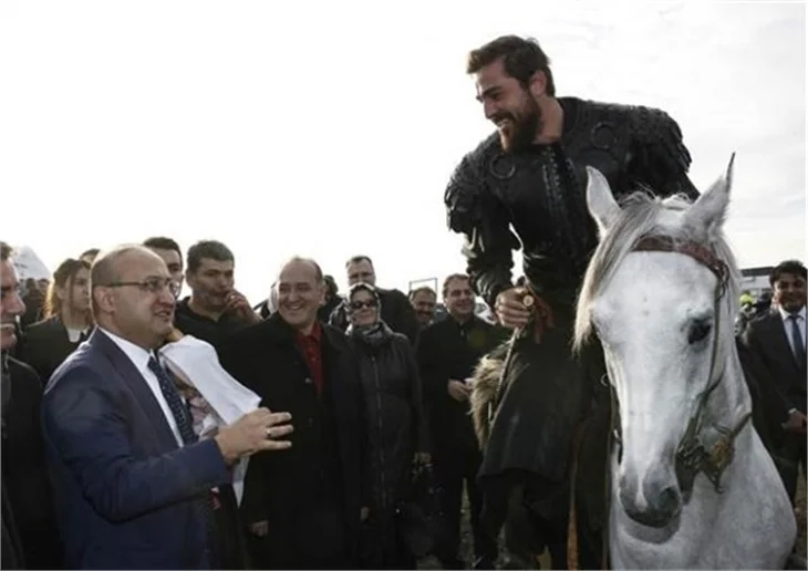 Diriliş "Ertuğul" dizi setine sürpriz ziyaret