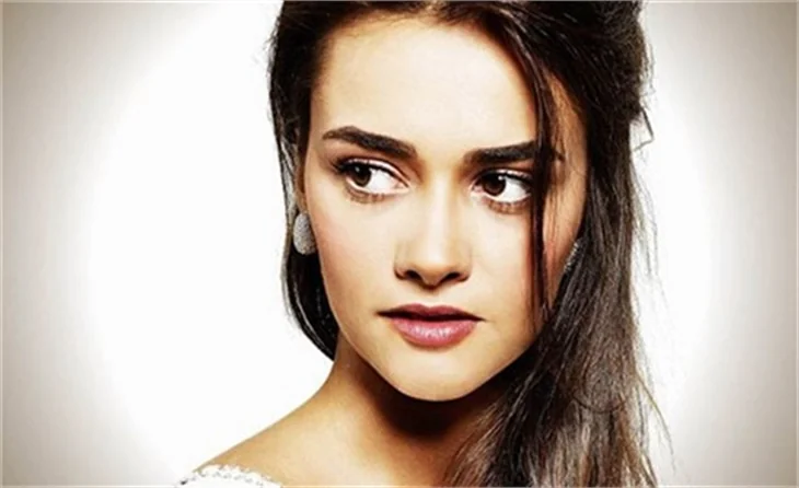 Hande Soral ve Güntaç Özdemir dudak dudağa!