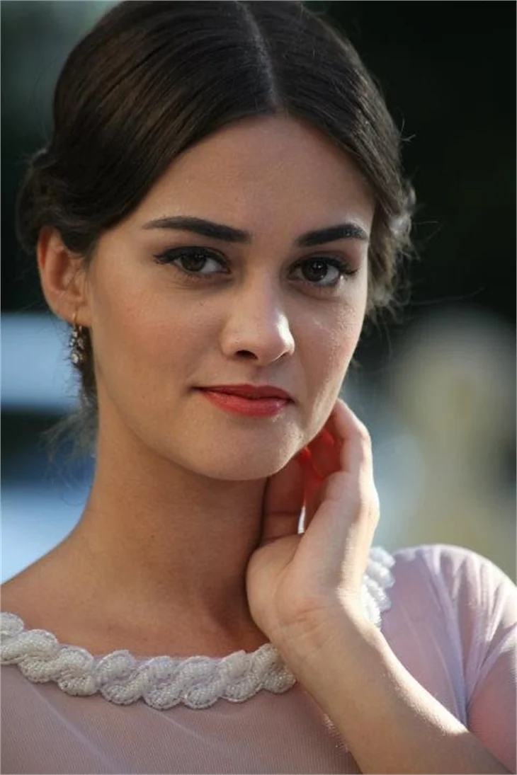 Hande Soral ve Güntaç Özdemir dudak dudağa!