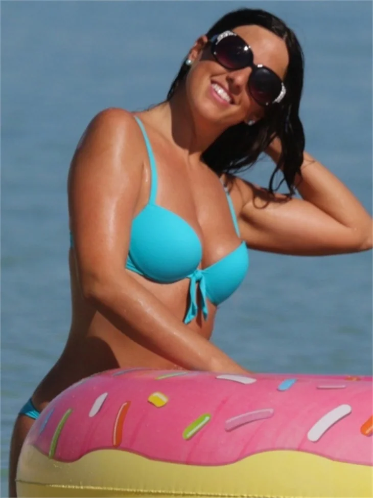 Claudia Romani'nin deniz keyfi!