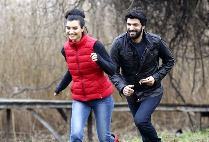 "Kara Para Aşk"ta büyük rekabet!
