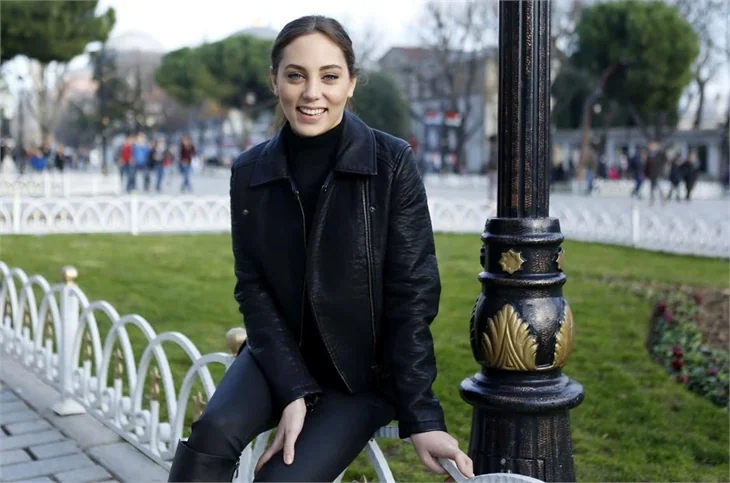 "Kara Para Aşk"ta büyük rekabet!
