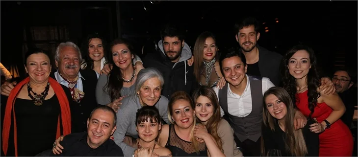"Kocamın Ailesi" yeni yılı kutladı!