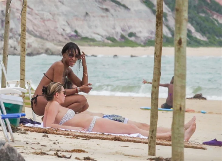 Kate Moss ve Naomi Campbell Brezilya sahillerinde