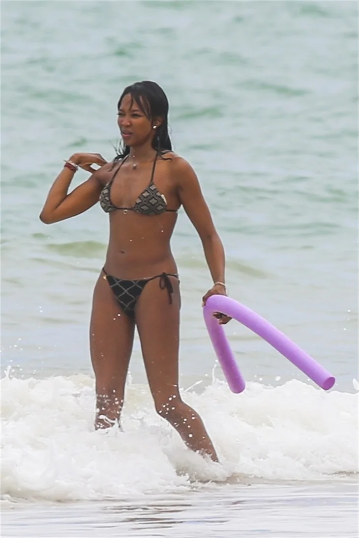 Kate Moss ve Naomi Campbell Brezilya sahillerinde