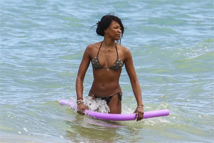 Kate Moss ve Naomi Campbell Brezilya sahillerinde