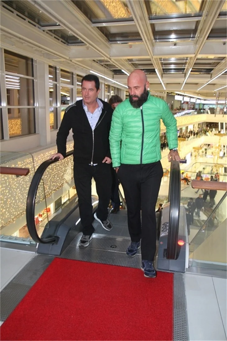 Mucize filminin galasına ünlü yağmuru!