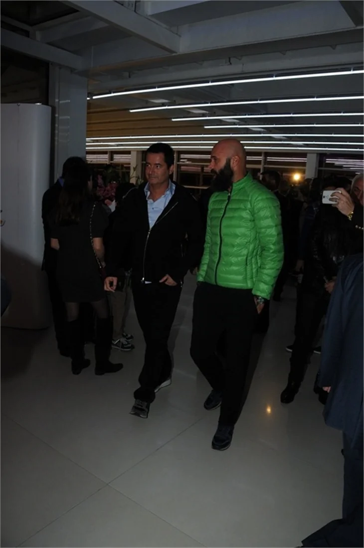 Mucize filminin galasına ünlü yağmuru!