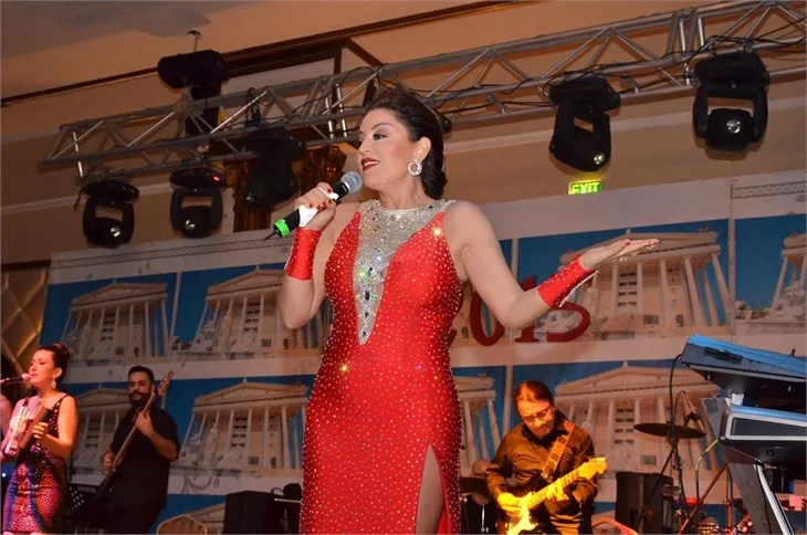 Aşkın Nur Yengi: Bu şişe de üzerime yapıştı!