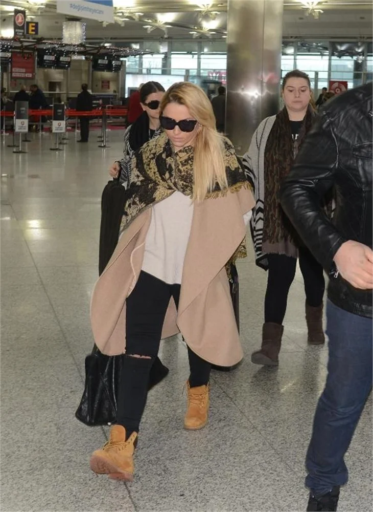 Hadise makyajsız yakalanınca..