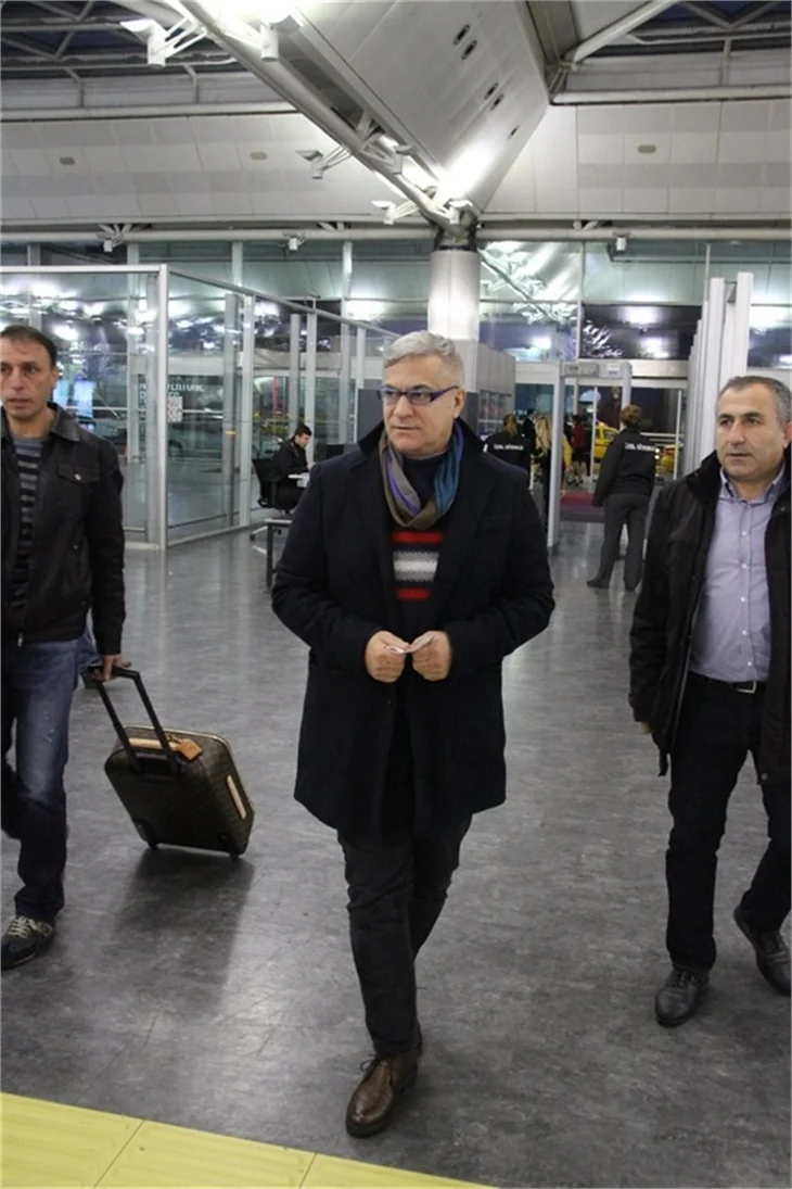 Ünlüler yılbaşı tatili için havaalanında