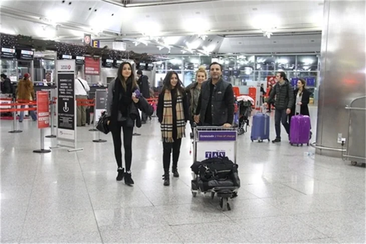 Ünlüler yılbaşı tatili için havaalanında