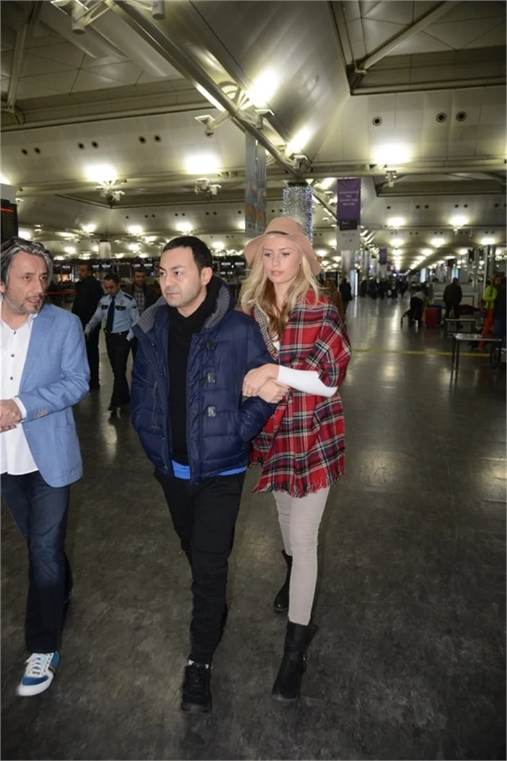 Ünlüler yılbaşı tatili için havaalanında