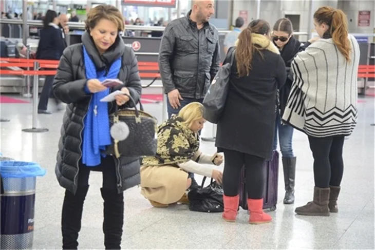 Ünlüler yılbaşı tatili için havaalanında