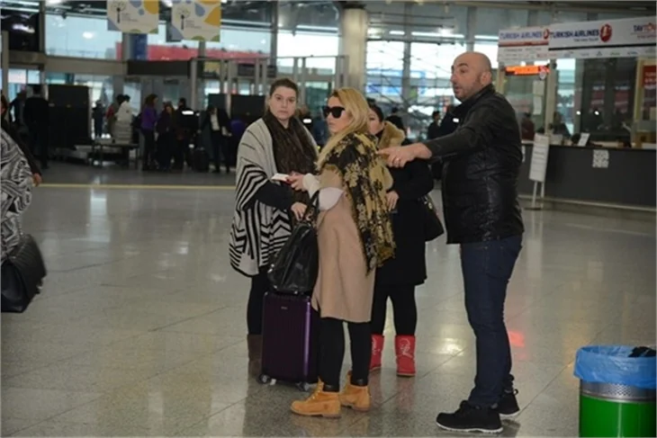 Ünlüler yılbaşı tatili için havaalanında