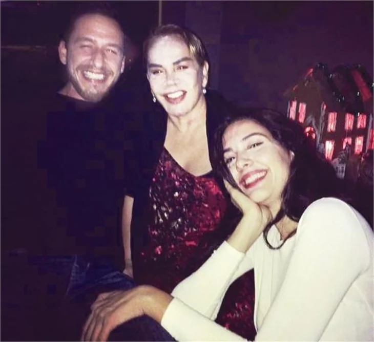 Ünlüler yeni yıla böyle girdi!