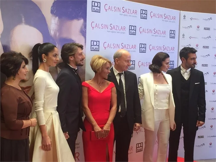 'Çalsın Sazlar' filminin galasına ünlü akını!