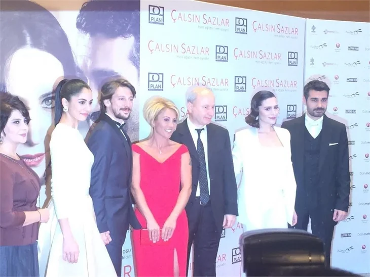 'Çalsın Sazlar' filminin galasına ünlü akını!