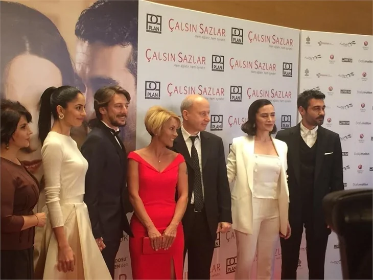 'Çalsın Sazlar' filminin galasına ünlü akını!