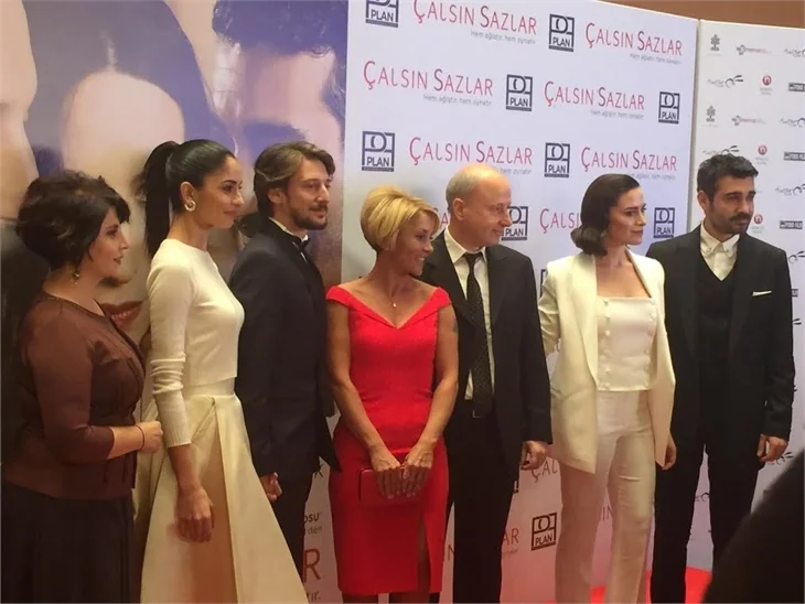 'Çalsın Sazlar' filminin galasına ünlü akını!