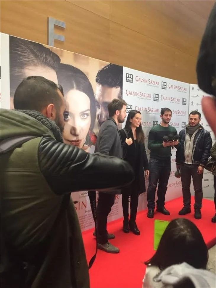 'Çalsın Sazlar' filminin galasına ünlü akını!