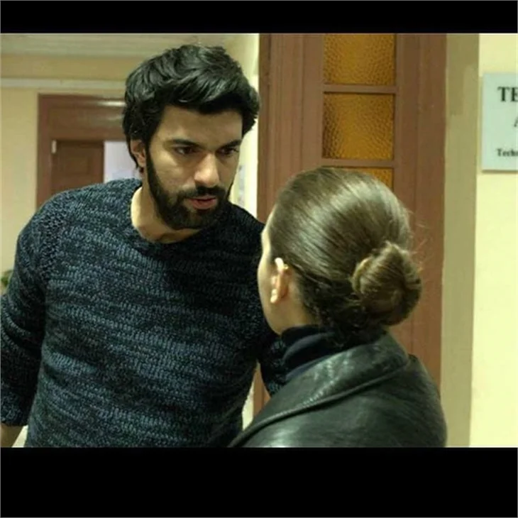 "Kara Para Aşk"ta Ömer, abisinin peşinde!