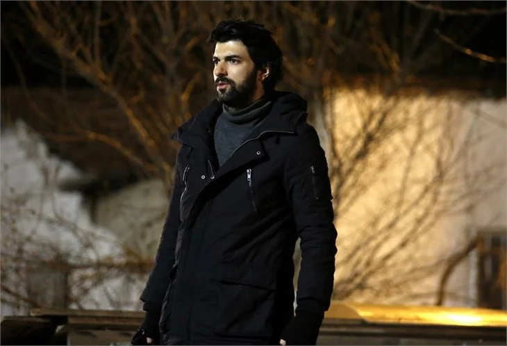 "Kara Para Aşk"ta Ömer, abisinin peşinde!