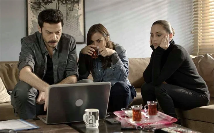 "Kara Para Aşk"ta Ömer, abisinin peşinde!
