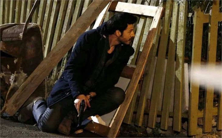 "Kara Para Aşk"ta Ömer, abisinin peşinde!