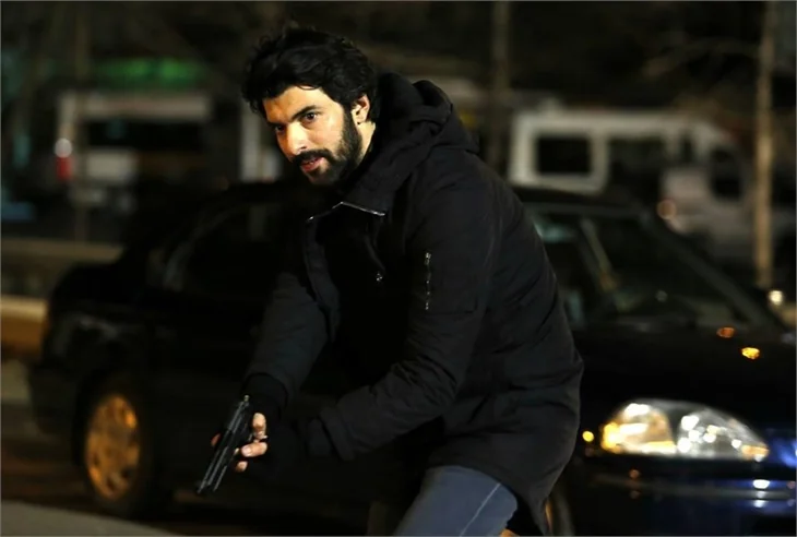 "Kara Para Aşk"ta Ömer, abisinin peşinde!