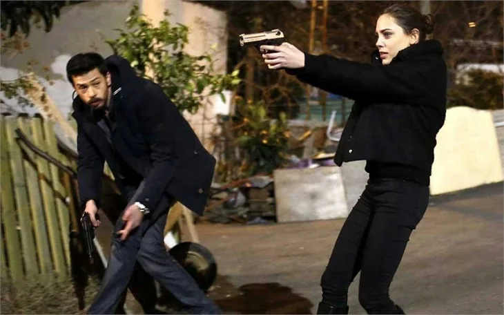"Kara Para Aşk"ta Ömer, abisinin peşinde!