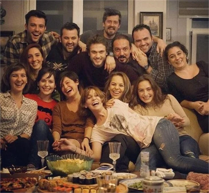 "Öyle Bir Geçer Zaman Ki" ekibi buluştu!
