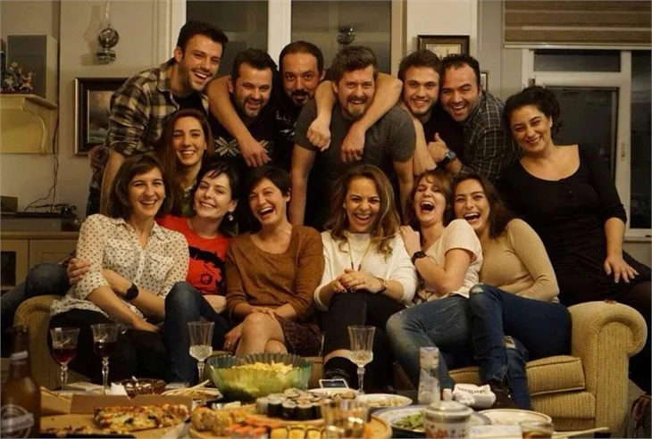 "Öyle Bir Geçer Zaman Ki" ekibi buluştu!