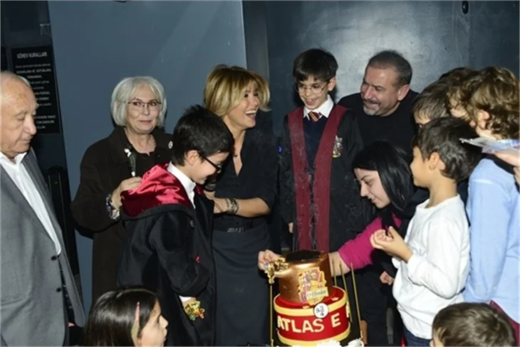 Gülben Ergen’in çocuklarının doğum günü aileyi buluşturdu!